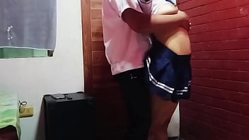 Ngangkatin Ng Estudyanteng Pinay Ang Init Sa Internet