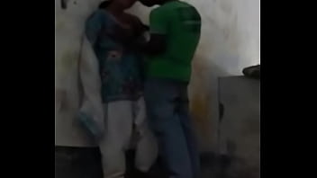 Mengisap Puting Susu Gadis Desa Yang Menggairahkan