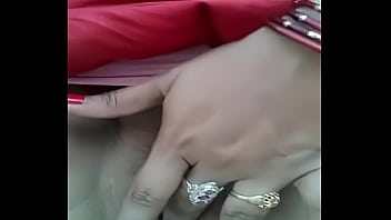 Bhabhi Desi Yang Menggoda Jari-jarinya Penuh Nafsu