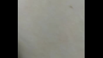 Gadis Tiongkok Melahap Telur Dengan Penuh Gairah