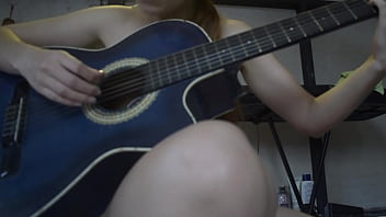 Gadis Musik Bayar Dengan Seks Demi Masuk Band, Dia Sangat Tergila-gila Pada Kontol Hingga Menelannya Habis Dan Masih Minta Tambah