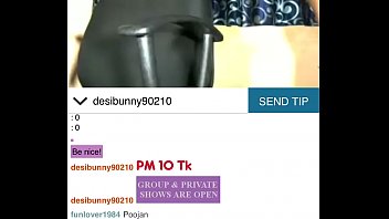 Gadis-gadis India Seksi Memencet Payudara Mereka