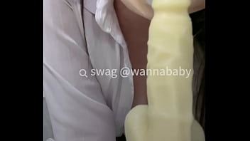 Wannababy Si Cewek Asia Genit Pake Setelan Kantoran, Jilatin Jari Kakinya Yang Menggoda Sampai Kamu Merintih