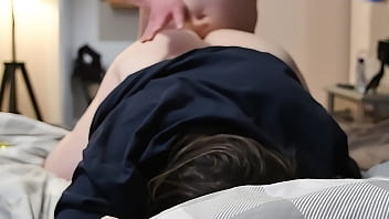 Waktu Panas Bersama Ibu Tiriku Yang Menggoda