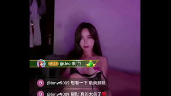 騷浪御姐直播掰開粉嫩蜜穴任你玩｜亞洲最大色情平台 Swag.live @yumibebe 濕身高潮噴水秀