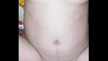 Janda Bergaun Kuning Mendambakan Nafsu Yang Membara