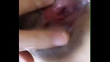 Gadis Oriental Yang Menggoda Dengan Tiga Lubang Panas