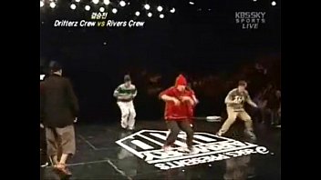 Goyangan Seksi Di Balik Seragam Korea Yang Ketat