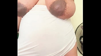 Gadis Arab Hamil Dengan Perut Buncit Dan Payudara Penuh Susu