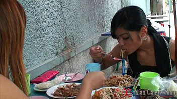 Gadis-gadis Manis Toko Permen Asia Yang Menggoda