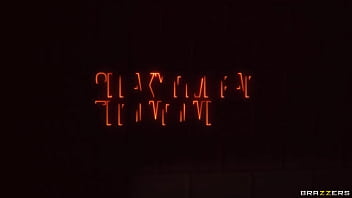 Perkelahian Seksi Di Bar Gelap Dengan Kayley Gunner – Gunakan Kode Xvpromo Untuk Diskon Eksklusif