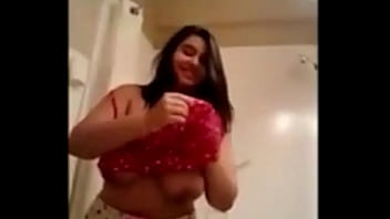 Wanita Arab Dengan Ular Anaconda Yang Menggoda