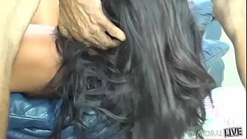 Kaki Asia Putih Susu Daging Menggoda