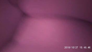 Menggoyangkan Pantat Dengan Liar Sambil Merangkak