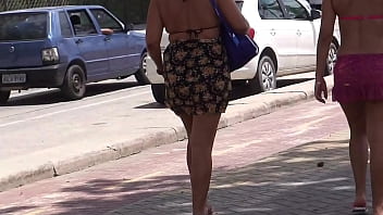 Gostosinha Deliciosa Indo Para A Praia Com Esse Rabo Suculento!