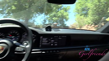 Cecelia Taylor Si Amatir Manis Nungging Di Jok Mobil Sambil Nyepong Kontol Supir