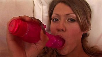 Model Asia Nakal Memuaskan Nafsunya Dengan Mainan Di Area Sensitif