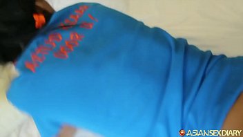 Pelayan Filipina Cantik Datang Untuk ‘membersihkan’ Tuan Rumah