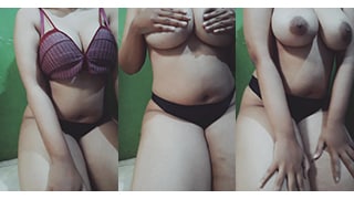 Gadis Tobrut Gwentariaa Suka Pamer Payudara Besarnya Yang Menggoda