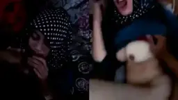 Guru Berjilbab Digoyang Ganas Oleh Muridnya