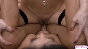 Tubuh Api Asia Yang Membara Dijilati Hingga Basah Oleh Siren Yang Menggoda