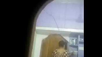 Bibik India Dewasa Yang Menggoda Dengan Tubuh Seksi Dan Penuh Gairah