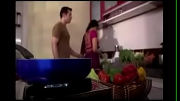 Gadis India Yang Menggoda Dengan Lekuk Tubuhnya Yang Memikat