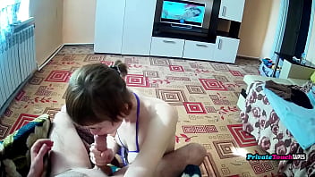 Ranjang Pagi Buta, Gadis Rusia Langsing Bergaun Jala Mengulum Ereksi Hingga Memuntahkan Sperma Ke Mulutnya