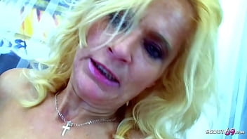 Ibu Tiri Ketahuan Dan Dibantu Sampai Klimaks Oleh Anak Laki-lakinya