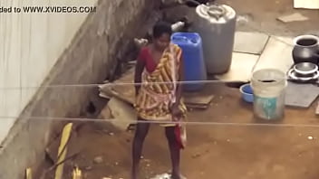 Desi Berdiri Sambil Kencing Dan Mengencingi