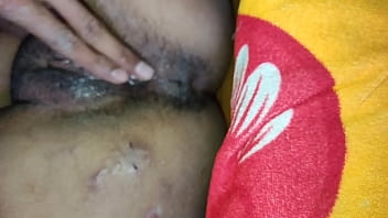 उसकी तंग चूत को मोटे लंड से जोरदार चोदा जा रहा था