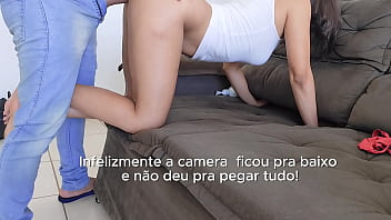 Istri Seksi Menangkupkan Pantatnya Dan Bercinta Dengan Suaminya Di Ruang Tamu Apartemen Mertua, Menerima Banyak Cairan Di Vaginanya