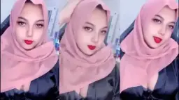 Live Streaming Cewek Berhijab Cantik Dengan Belahan Dada Menggoda Dan Suara Mendesah