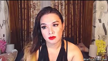 Gadis Webcam Berambut Cokelat Menggoda Dalam Obrolan Panas