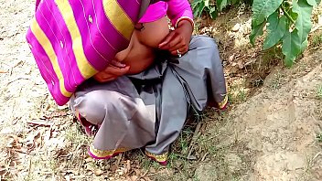 मेरी सास को खेत में चोदने का वायरल वीडियो