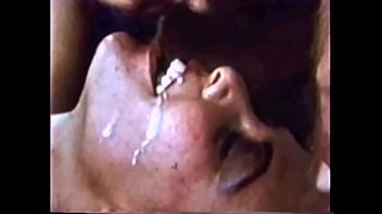 Fantasi Mesum Dengan Ibu Tiri Bergaya Retro