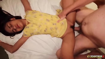 Petualangan Seks Asia Johntronx Dengan Remaja Thailand Kurus