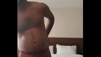 Memukul Pantat Desi Bergairah Dengan Stoking Jala Yang Menggoda