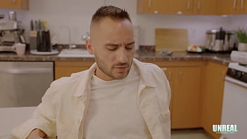 Episode 1: Milan Menggila, Mengguncang Ranjang Ibu Kekasihnya Diam-diam