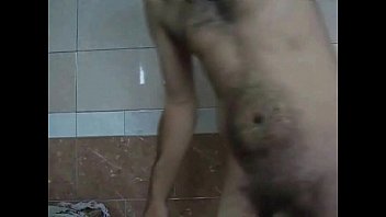 Gadis Tua Tiongkok Mengisap Kontol Di Kamar Mandi