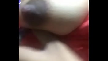 Pameran Payudara Seksi Gadis Manis