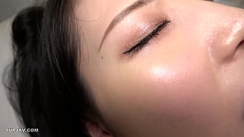 【衝撃】帰国子女の恥ずかしい過去…制服を引き裂き脚を広げ、激しい快楽に何度も絶頂！