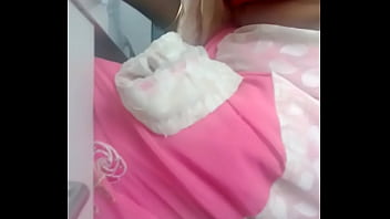 Pembantu Kantor Seksi Yang Menggoda