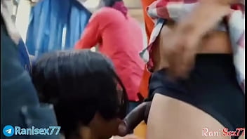 Gadis Muda Digoyang Keras Di Dalam Bus Yang Sedang Melaju, Suara Erotis Bergema Dalam Bahasa Hindi