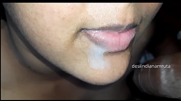 Bhabhi Seksi India Mengulum Batang Devar, Mulut Dan Bibirnya Dihujani Sperma Deras