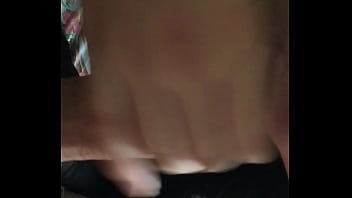 Istri Tampil Wajah, Tersedak Sperma Hingga Tumpah Di Mulut