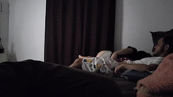 Tia Safada Arma Plano Para Dividir O Sofá Com O Sobrinho No Sigilo