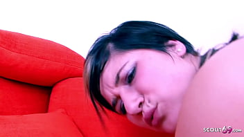 Kakak Tiriku Mengeluarkan Air Pertama Saat Jari Dan Penis Menggila