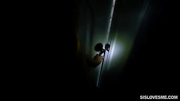 Remaja Menggoyang Kakak Tiri Dari Sudut Pandang Intim