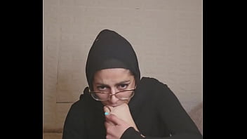 Koleksi Telanjang Kaki Istri Arab Berjilbab, Mia